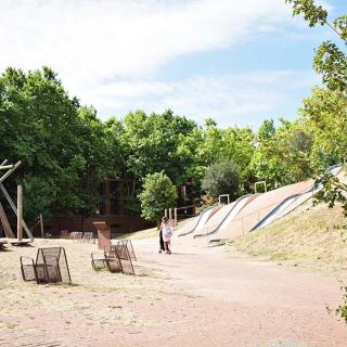 Décor pour votre tournage : toboggans du jardin Niel à Toulouse