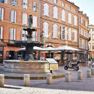 Décor pour votre tournage : la place Salengro à Toulouse