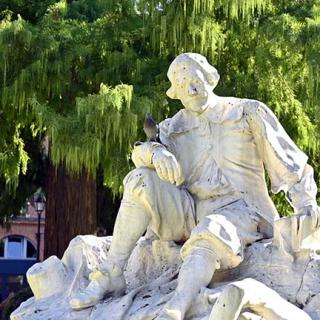 Décor pour votre tournage : la statue du poète occitan Pierre Goudouli