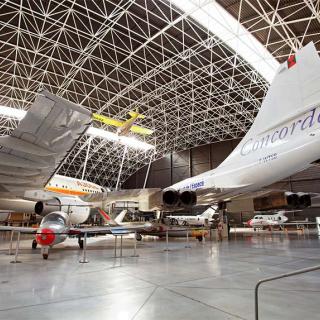 Décor pour votre tournage : intérieur musée avec le Concorde