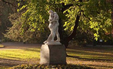 Décor pour votre tournage : statue au jardin des Plantes à Toulouse