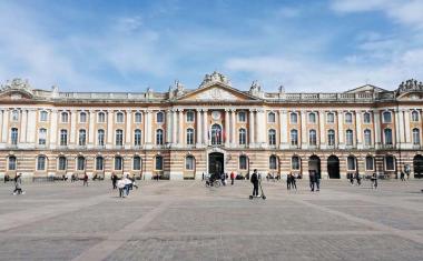 Décor pour votre tournage : la façade du Capitole à Toulouse