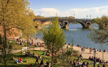 Décor pour votre tournage : les bords de Garonne à Toulouse