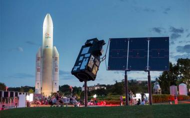 Décor pour votre tournage : les jardins de la Cité de l'espace avec la fusée Ariane