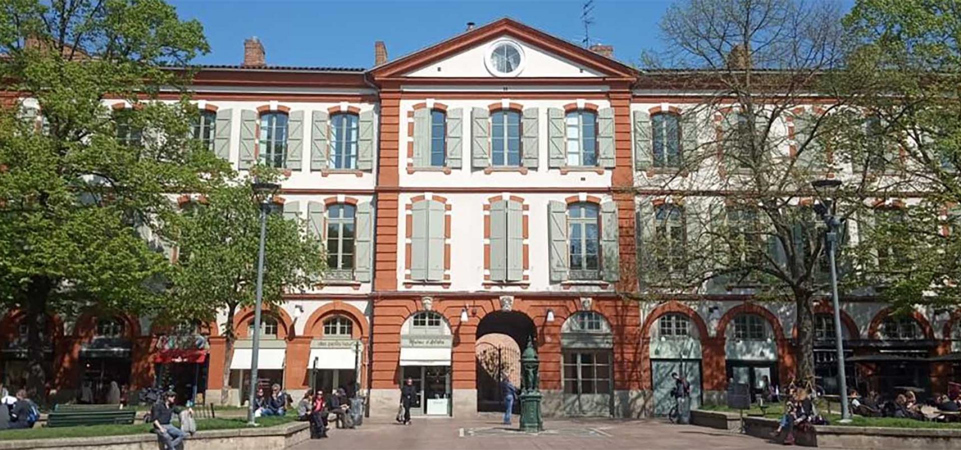 Décor tournage : la place Saint-Georges à Toulouse
