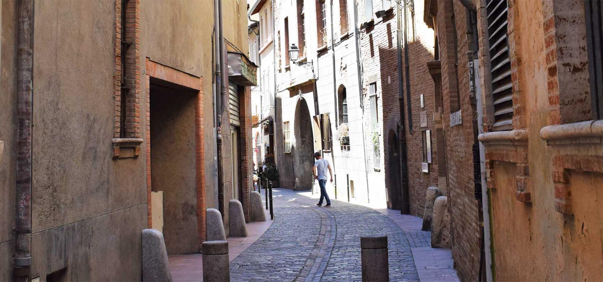 Décor tournage : la rue du May, rue typique du Toulouse historique