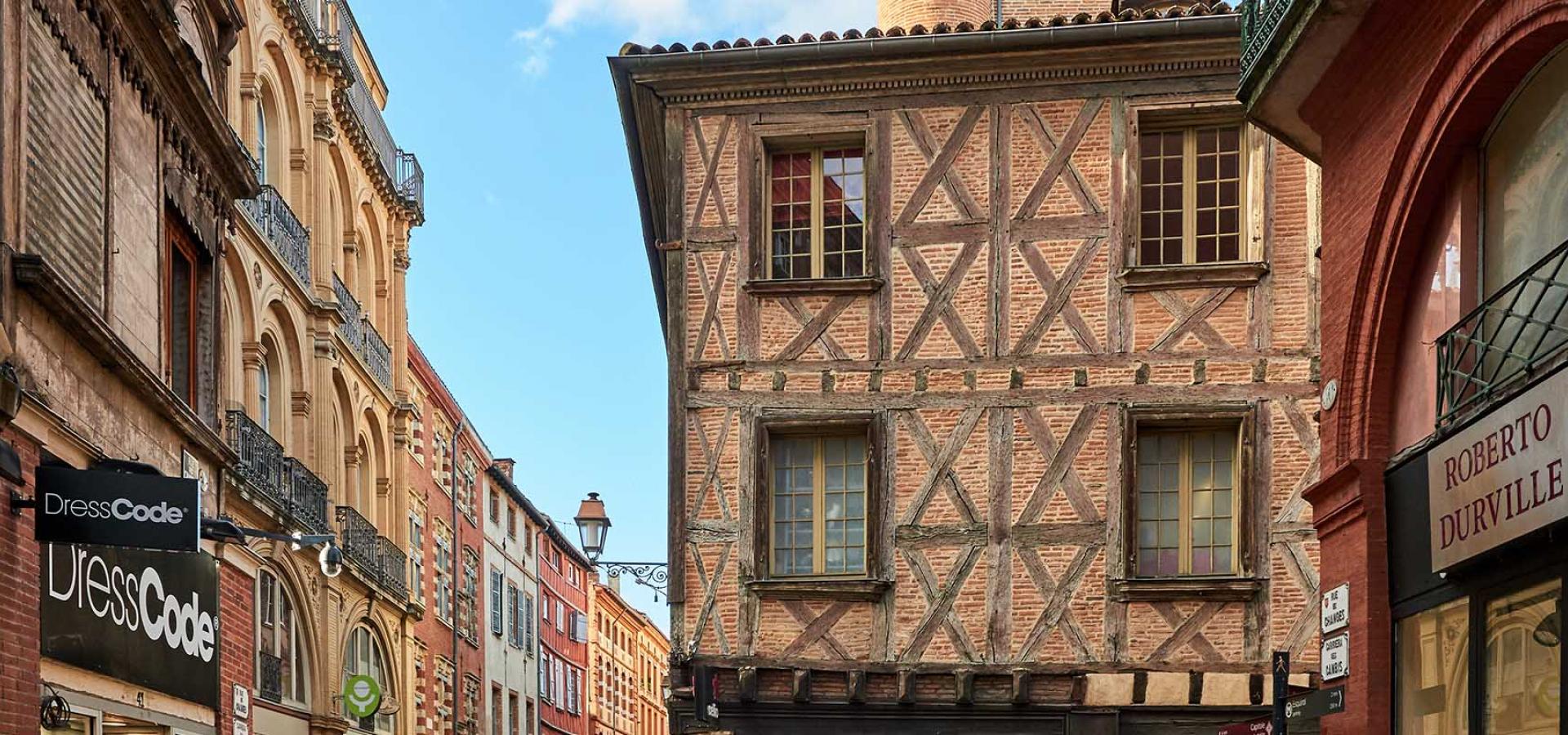 Décor tournage : rue médiévale à Toulouse, la rue du Taur
